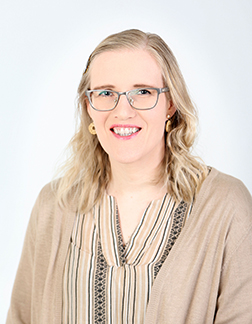 Nína Margrét - Þýðandi | Sérsvið: Lyf og lækningatæki - Fjármál og tryggingar -Tæki og iðnaður